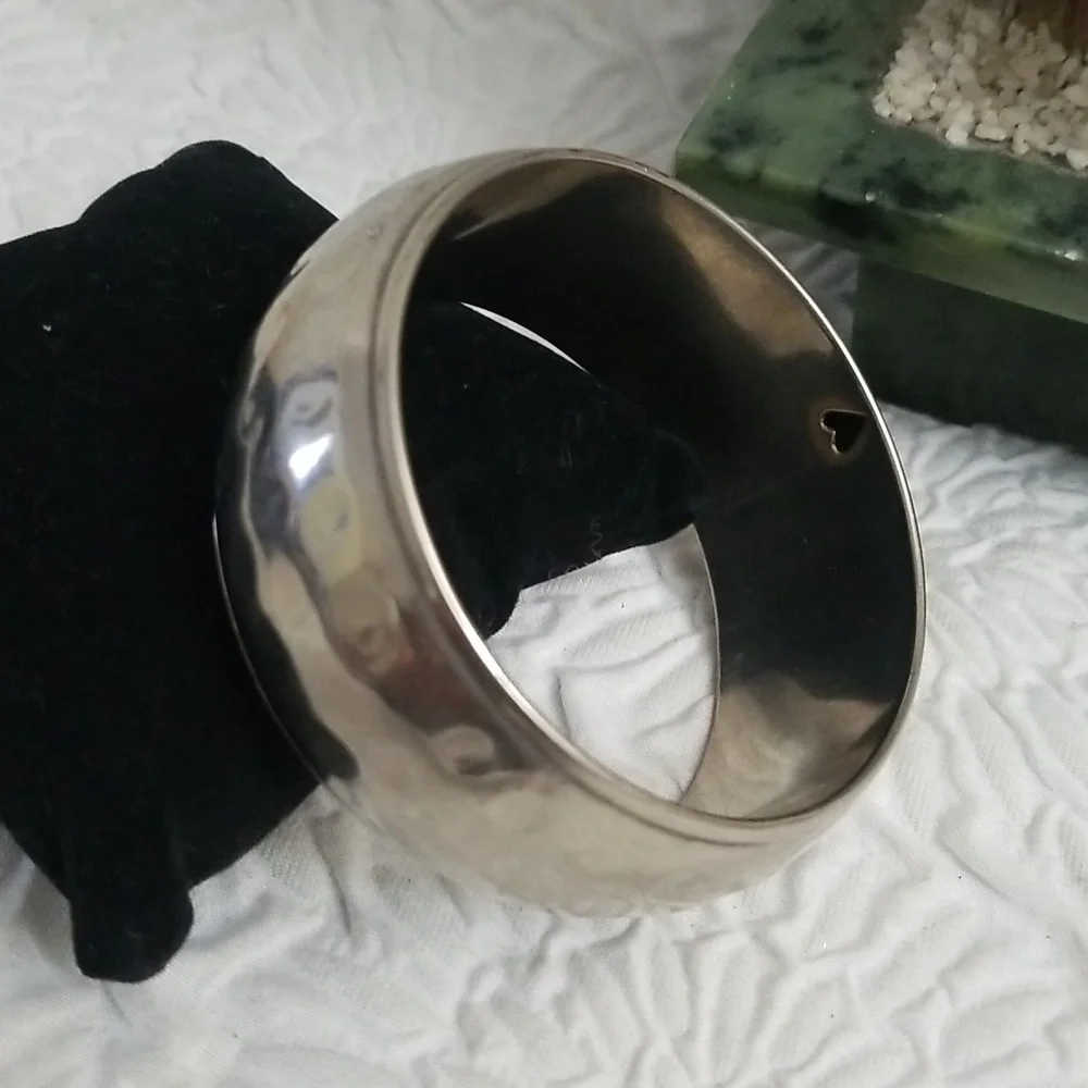 Silver Tone Hammered Fashion Fun Bracelet - Picture 2 of 6